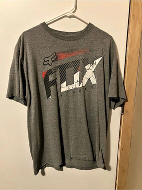 Fox Racing Men's Graphic Short Sleeve Tee in Gray & Red